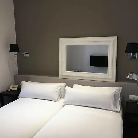 Hotel Meson Castilla Atiram