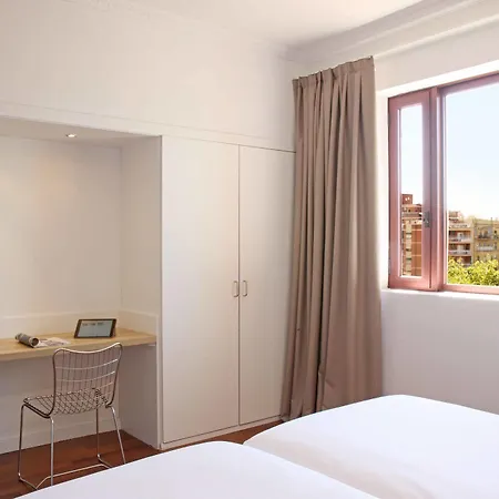 Chic & Basic Velvet Hotel
