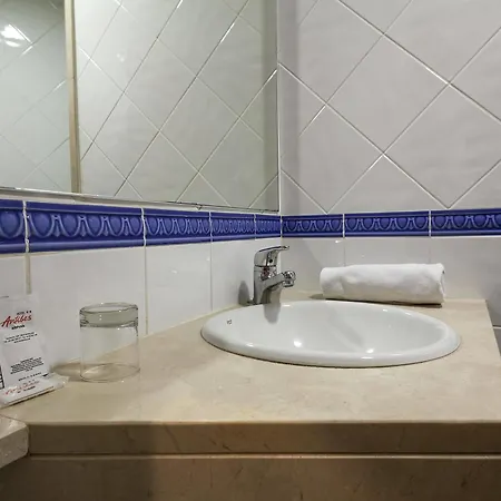 Hotel Acta Antibes 2*