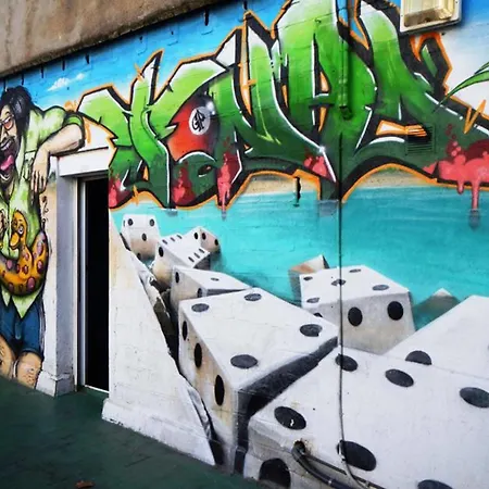 Hostel No Limit Graffiti Barcelona