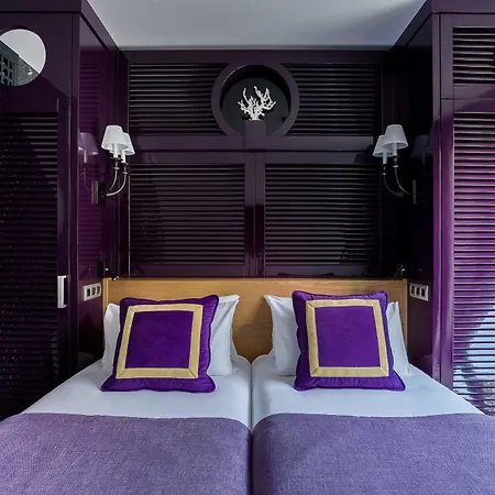 Mate Anna, Hotel