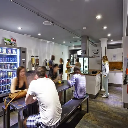 Hostel Black Swan
