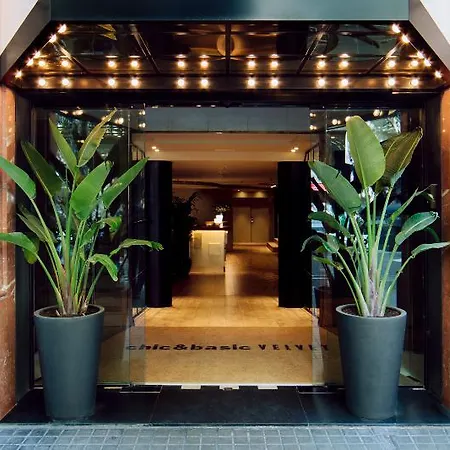 Chic & Basic Velvet Hotel