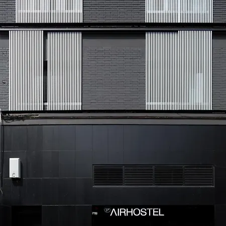 Airhostel Barcelona Airport 24h Hostel *