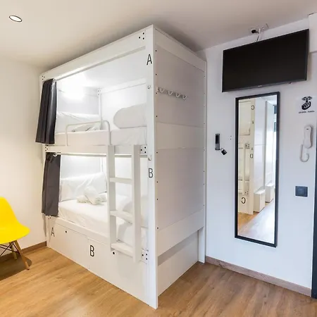 Hostel Airhostel Barcelona Airport 24h *