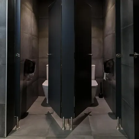 Airhostel Barcelona Airport 24h
