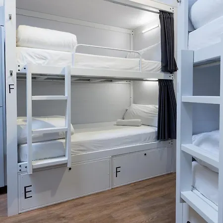 Airhostel Barcelona Airport 24h