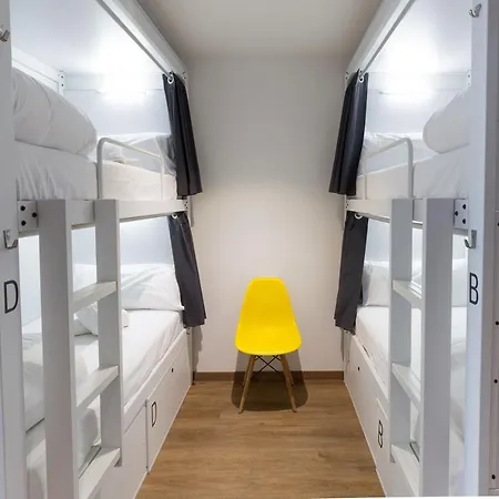 Airhostel Barcelona Airport 24h *