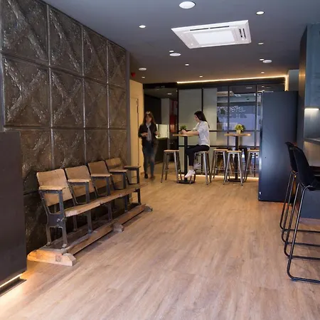 Airhostel Barcelona Airport 24h *