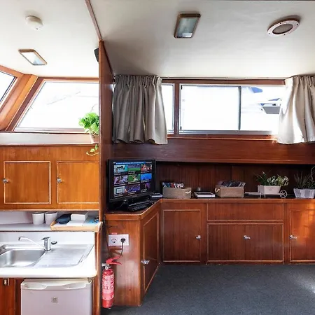 C120 - Charming Boat In Port Forum 보트호텔 바르셀로나