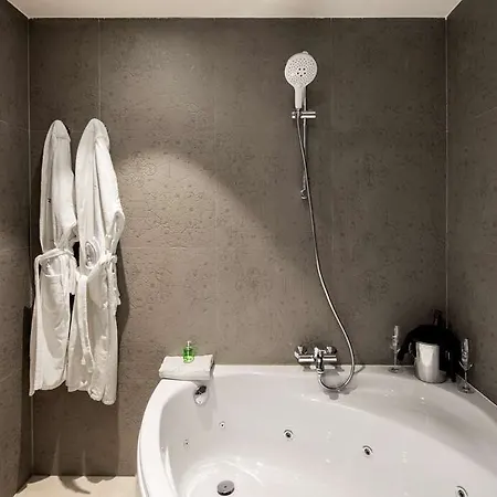 Отель Nh Collection Gran Calderon 5*