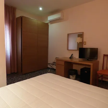 Hotell Cuatro Naciones