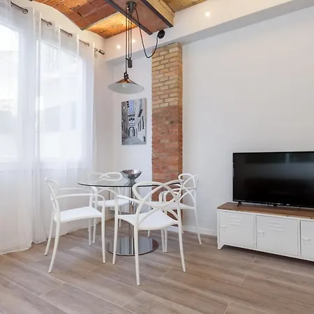 Art House Cathedral Sagrada Familia Apartment