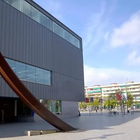 Airhostel Barcelona Airport 24h