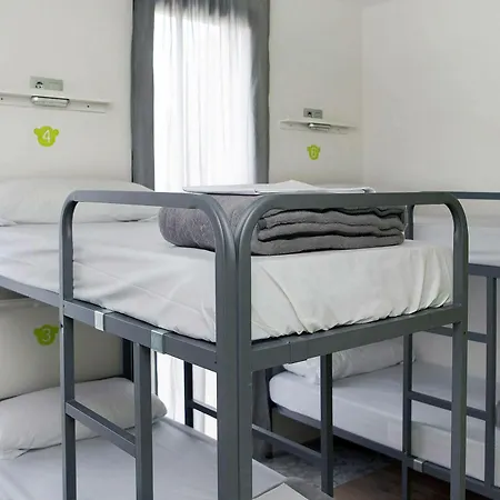 Meeting Point Hostel *