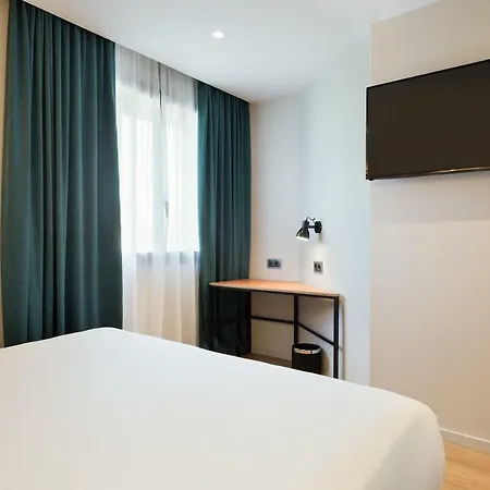 Hotel Brick 2*