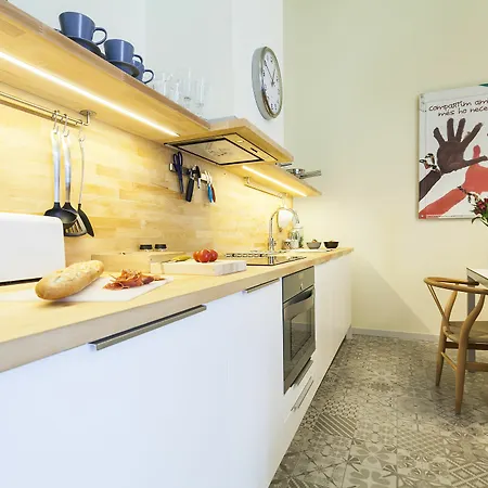 Uma Pau Claris Apartment *