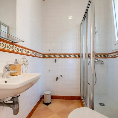 Stunning 4br In Sagrada Familia