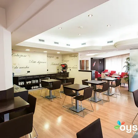 Hotel Acta Antibes 2*