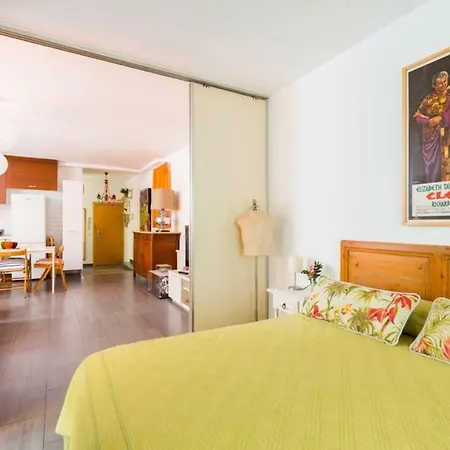 Lodging Sagrada Familia & Sant Pau Apartment