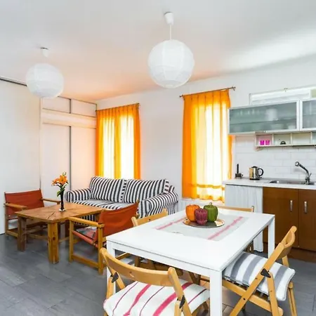 Lodging Sagrada Familia & Sant Pau Apartment