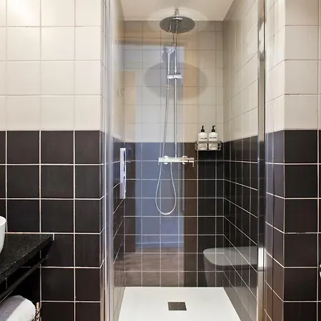 Brick Hotel 2*