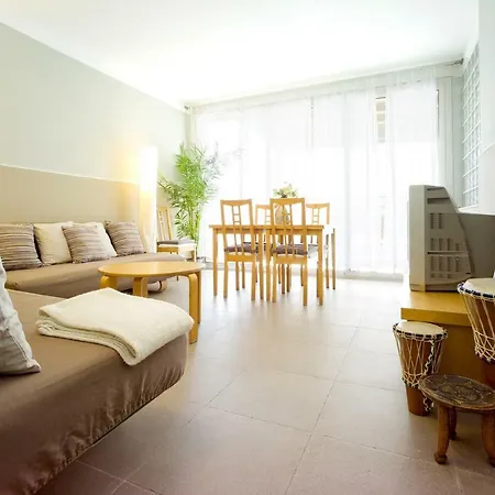 Amplio Con Terraza En Zona Muy Tranquila Apartamento