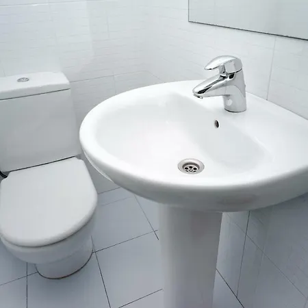 Amplio Con Terraza En Zona Muy Tranquila Apartamento *