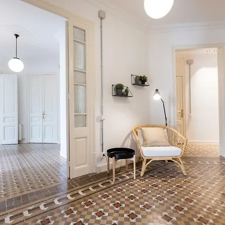 B32-sunny And Modernist For Groups In Center * Barcelona