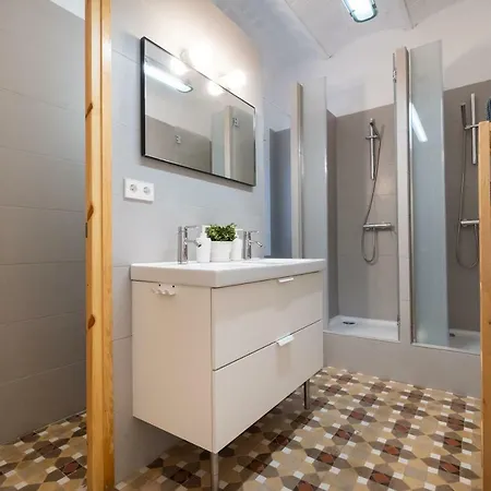 B32-sunny And Modernist For Groups In Center Barcelona