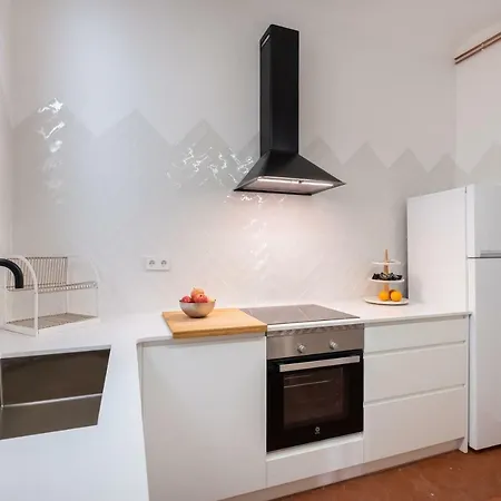 Apartment B32-sunny And Modernist For Groups In Center Barcelona