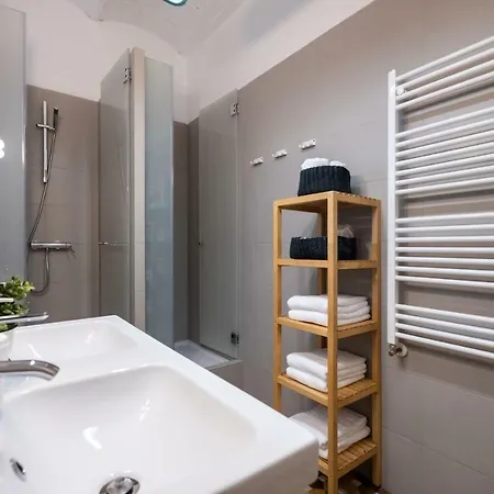 B32-sunny And Modernist For Groups In Center Barcelona
