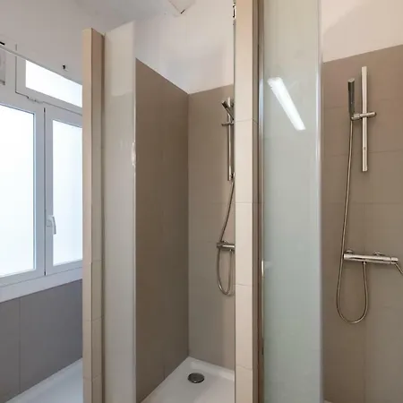 B32-sunny And Modernist For Groups In Center Apartment