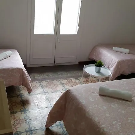 V Hostal 2*