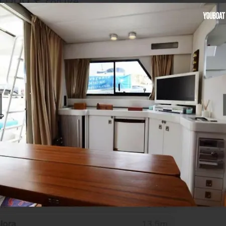 Botel Beautiful Boat *