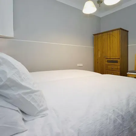 Amplio Con Terraza En Zona Muy Tranquila Apartamento