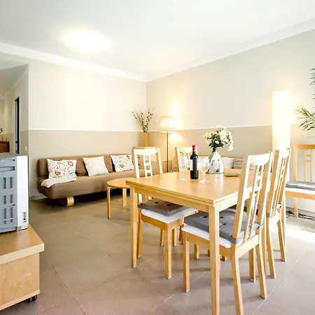 Amplio Con Terraza En Zona Muy Tranquila Apartamento