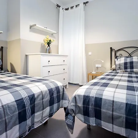Amplio Con Terraza En Zona Muy Tranquila Apartamento