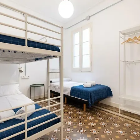 Apartment B32-sunny And Modernist For Groups In Center Barcelona
