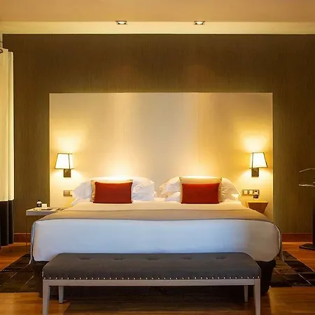 Grand Central, Small Luxury