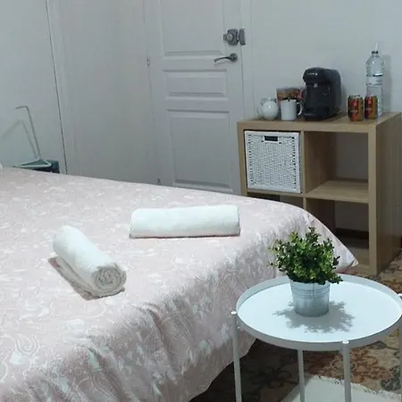 V Hostal 2*