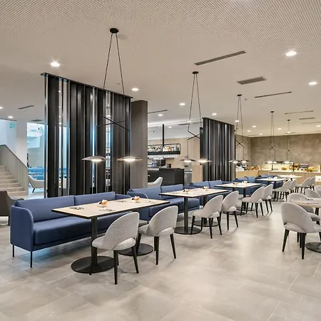 Acta Voraport Hotel 3*