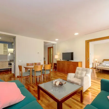 Plaza Catalunya-rda-universidad By Interhome