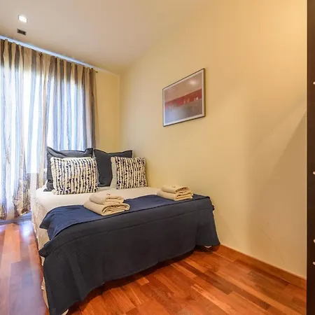 Appartamento Ramblasrentals Stylish Bright 3br New Catalan Flat 10m Ramblas - Parking - Wifi