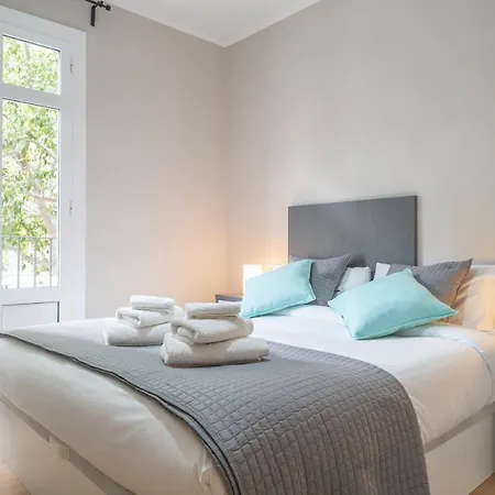 The Family Host - Lost Garden Ciutadella Park Apartment *