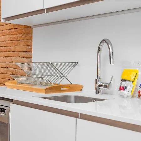 Lodging Modern In Downtown With Lovely Balcony