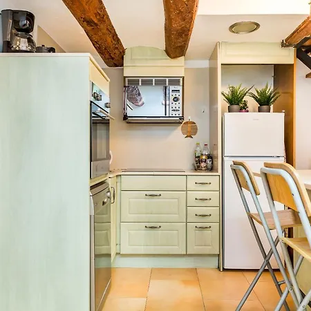 Fridays Flats Dreamy Duplex - Stylish Loft Hotel