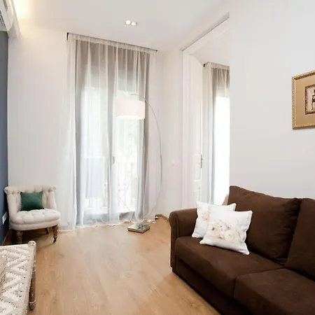 Two Sisters Apartment *