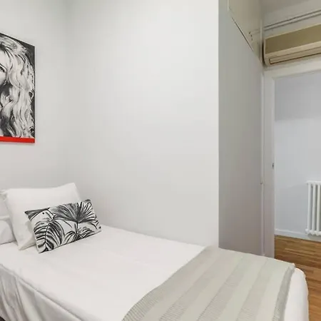 Art House Renoir Plaza Universitat Sant Antoni Apartment
