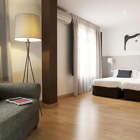מלון Aspasios Plaza Real 3*